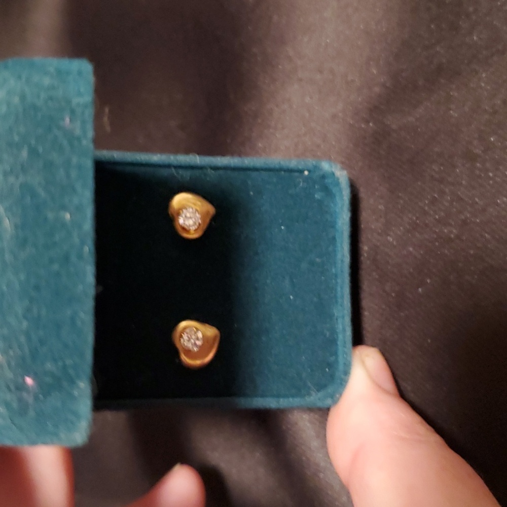 gold tone heart earrings with rhinestone